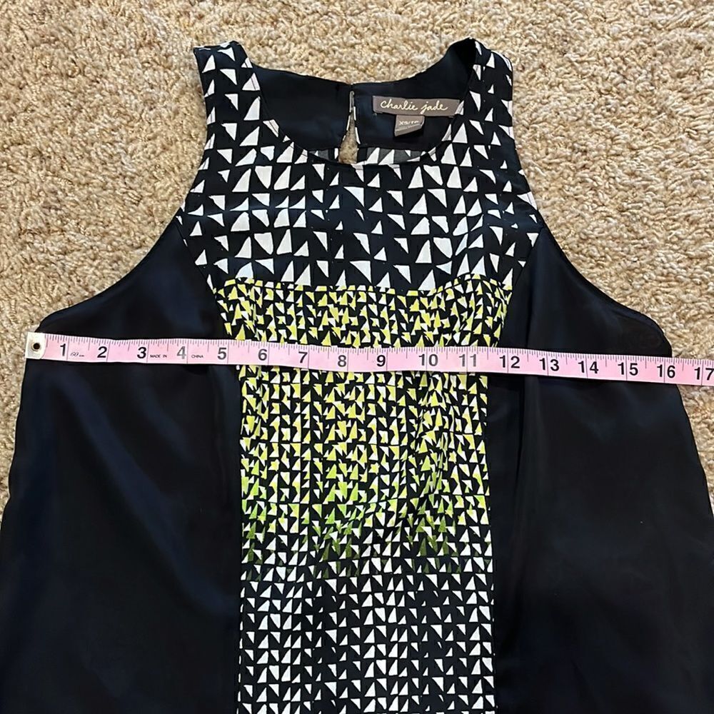 Black Modern Geometric Shape Tank - Picture 5 of 6